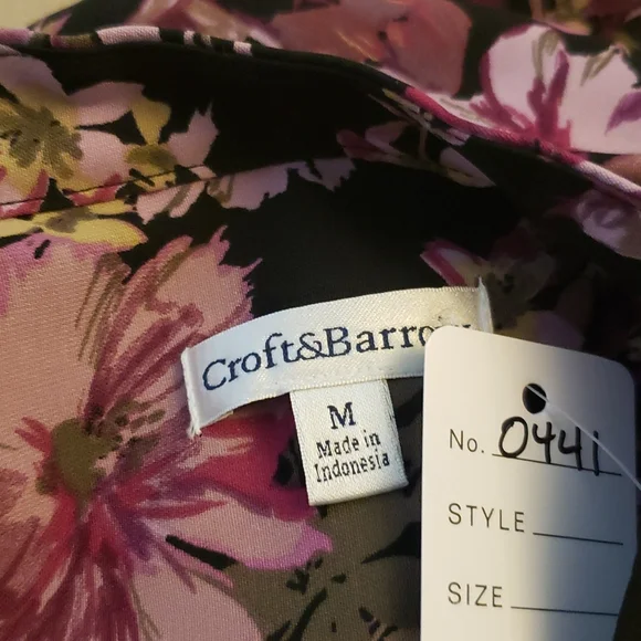 Croft & Barrow Floral short sleeve blouse 💥 - Picture 4 of 7